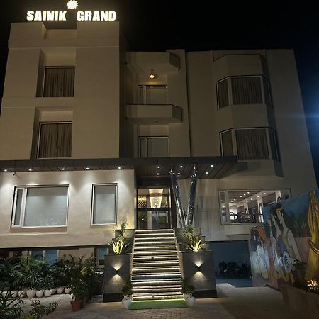 Hotel Sainik Grand Waranasi Zewnętrze zdjęcie