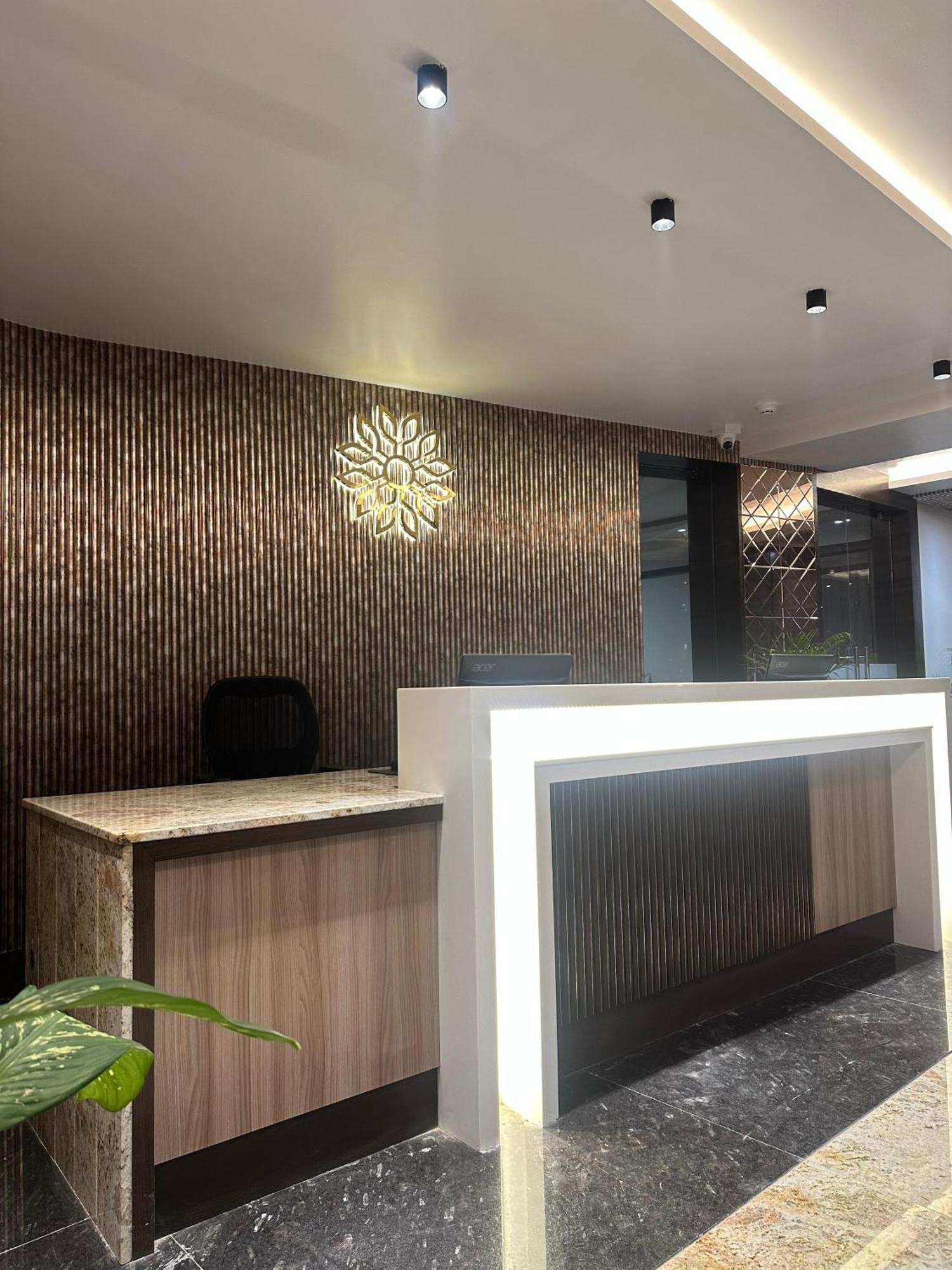 Hotel Sainik Grand Waranasi Zewnętrze zdjęcie
