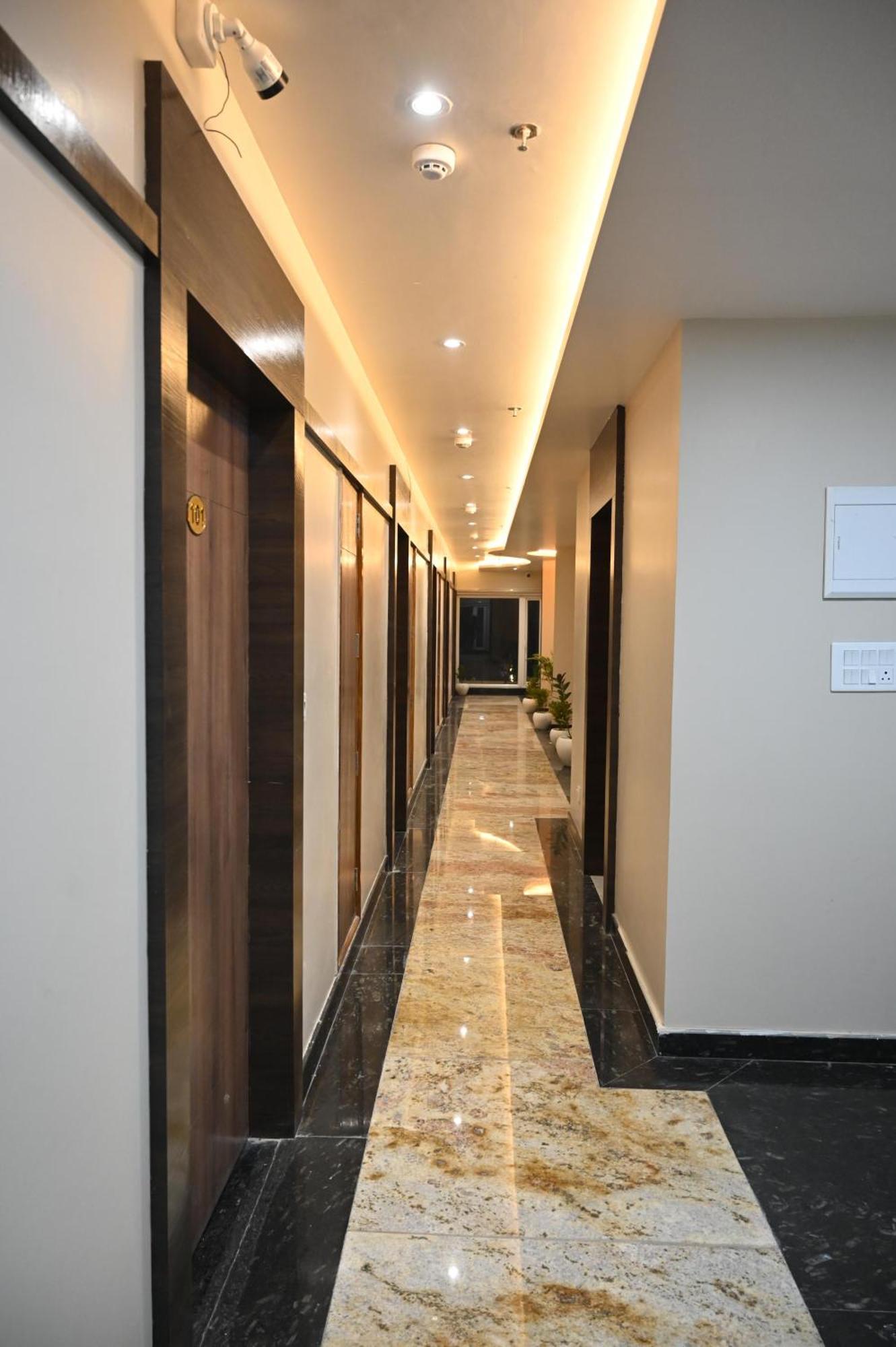 Hotel Sainik Grand Waranasi Zewnętrze zdjęcie