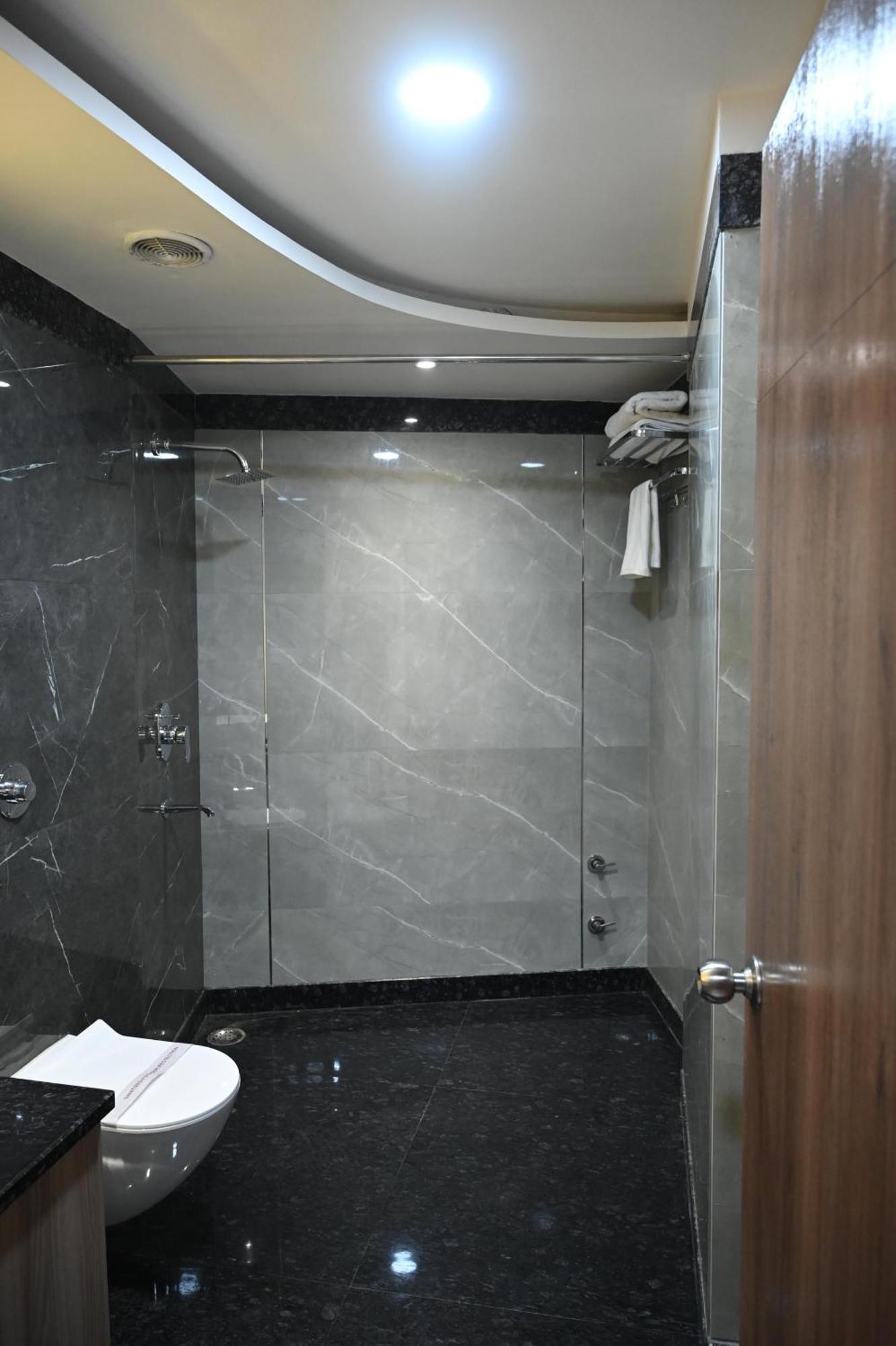 Hotel Sainik Grand Waranasi Zewnętrze zdjęcie
