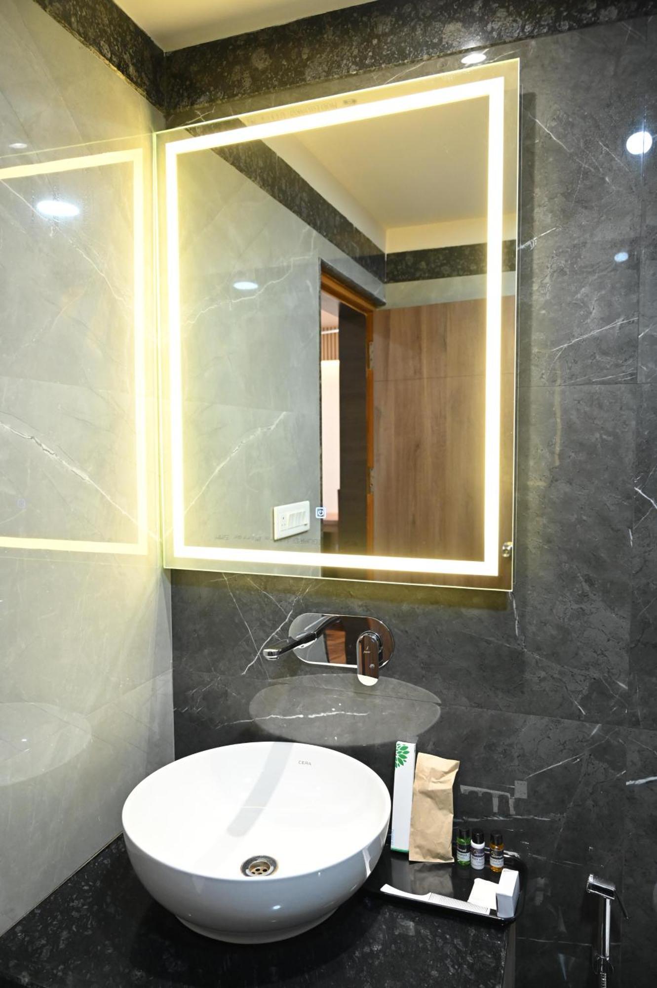 Hotel Sainik Grand Waranasi Zewnętrze zdjęcie