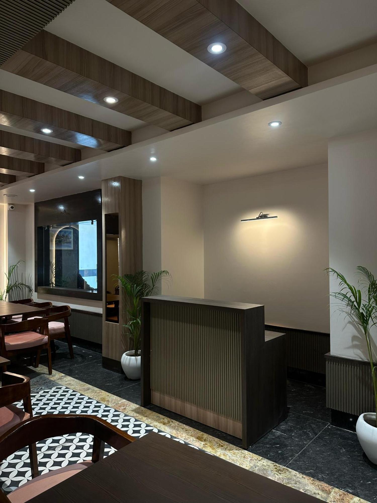 Hotel Sainik Grand Waranasi Zewnętrze zdjęcie