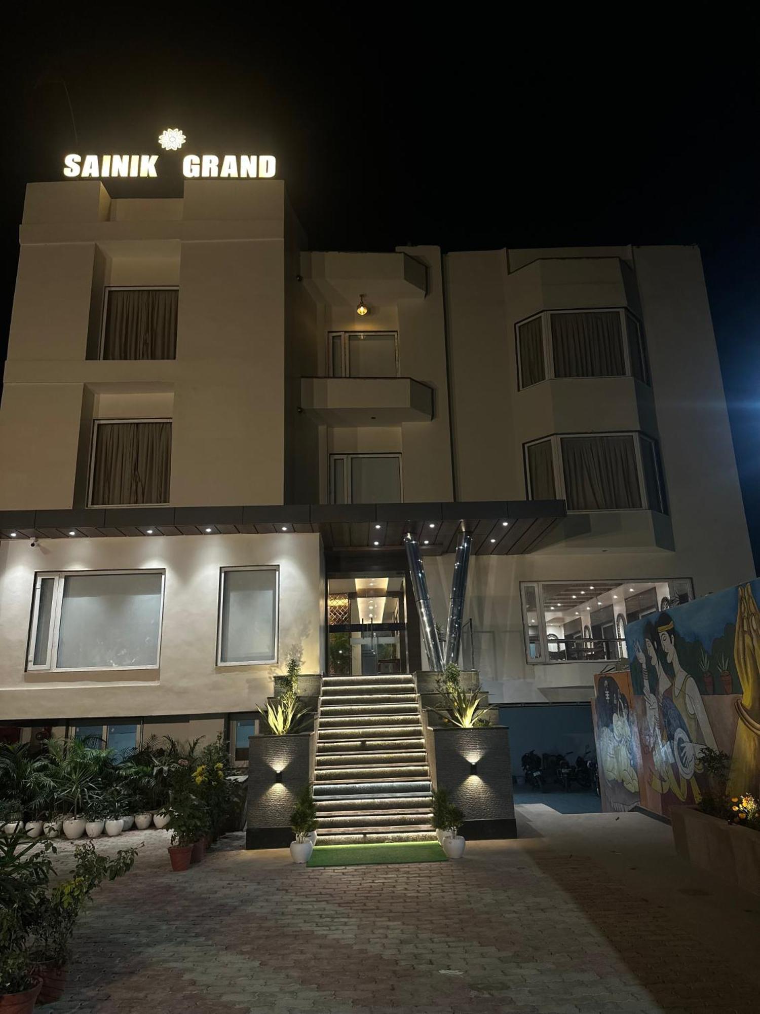 Hotel Sainik Grand Waranasi Zewnętrze zdjęcie